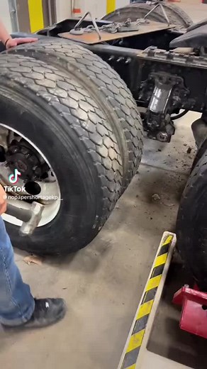 Day in the life of a diesel mechanic#fyp#diesel#thefutureofdiesel#eatbreathsleepdiesel#2025#mechanicmafia🔧