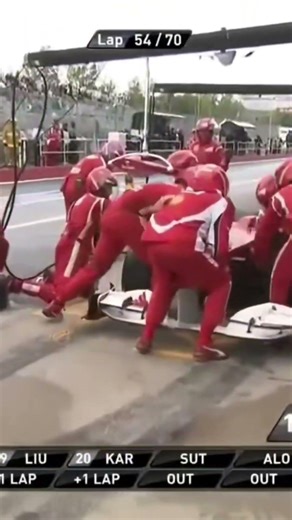 This is how you change a front wing in Formula One 🫩🤕🤕😵😵😵 #automobile #formula1 #alonso