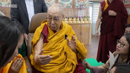 With devotion and respect, staff members of the CTA’s Office of the Auditor General recited a long-life offering for His Holiness the Great 14th Dalai Lama of Tibet.གངས་རི་རྭ་བས་བསྐོར་བའི་ཞིང་ཁམས་སུ། །ཕན་དང་བདེ་བ་མ་ལུས་འབྱུང་བའི་གནས།།སྤྱན་རས་གཟིགས་དབང་བསྟན༵་འཛི༵ན་རྒྱ༵་མཚོ༵་ཡི། །ཞབས་པད་བསྐལ་བརྒྱའི་བར་དུ་བརྟན་གྱུར་ཅིག །In the land encircled by a ring of snow mountains,You are the source of all happiness and benefit,All-knowing Chenrezig, Tenzin Gyatso,May you stand firm until samsara ends.