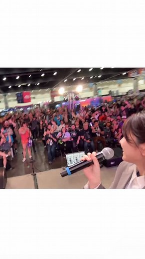 荒木 佐保里（SAO） | I was so happy to finally meet the people I’ve connected with on social media in person. To those who waited in line for hours, gave me... | Instagram