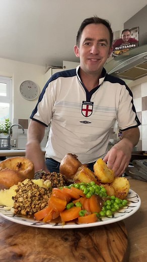 What’s your 2 favourite things on a roast? #fypシ #jimlad #roastitup #sunday