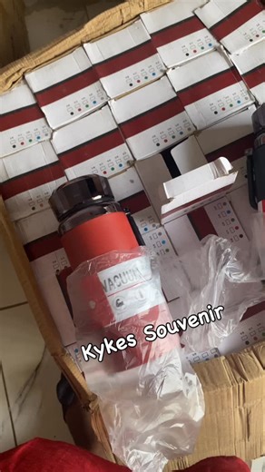 Over 200pcs of our beautiful 800ml HOT & COLD FLASK supplied to one of our amazing clients in Abuja It’s now available for your personal use, owanbe and corporate events.! 💕 BULK PRICE; N7500 (Minimum Order of 30pcs) HOW TO ORDER 📌 WHATSAPP: 090 3567 7142 🎁 LAGOS ADDRESS ; Lagos island (strictly for delivery 🚚) ✨ ✨ ✨ 🚚 🚚 DELIVERY TIME FRAME ; 🚚 🚚 Same day delivery within Lagos 2-3 days delivery outside Lagos 🎁 ABUJA ADDRESS: C0106 APO URBAN MARKET, APO RESETTLEMENT, ABUJA. (Walk in Stor