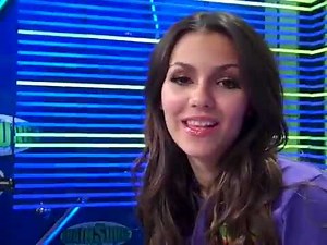 BIG TIME RUSH/ VICTORIOUS CAST BEHIND THE SCENES OF BRAIN SURGE ON NICKELODEON