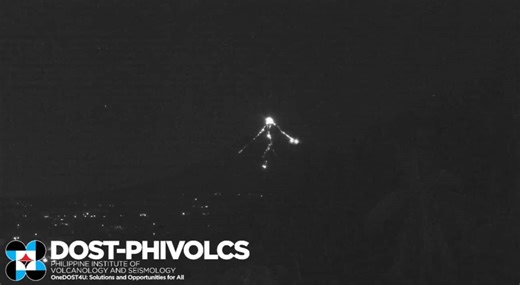 Phivolcs: Mayon Volcano emits flowing lava, volcanic ash