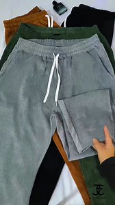 Pantalón Corduroy Premium Diseño atemporal. Calidad que trasciende. 2× S/138 | 4× S/258 ✨ Viste distinto. Vibra alto. 📩 Escríbenos por WhatsApp. 📱 Síguenos en TikTok: @joaescriba | Joa Escriba