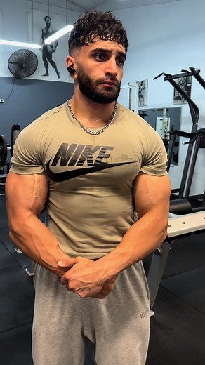 Achieve Your Fitness Goals with Robbie Baddour's Biceps Workout