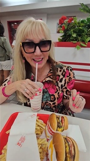 IN N OUT IN VEGAS! DOUBLE DOUBLE PLEASE #vegas #burger #cheeseburger