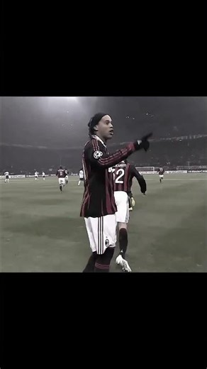 Ronaldinho shoots first time #ronaldinho