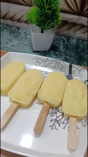 Creamy mango popsicles #kumaripritikitchen #youtubeshorts #trending #viral #shorts