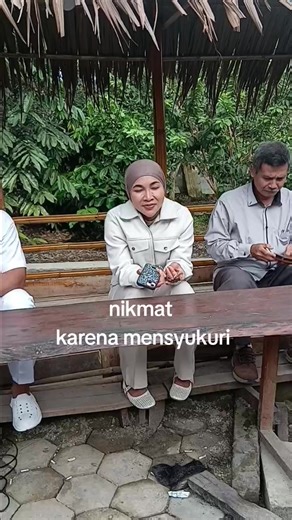 golongan pesimis ada bkn krna motivasi hidup yg lemah, melainkan mereka hadir krna melihat masa depan bumi, sesungguhnya kaum itu lebih visioner, tetapi pragmatis menenggelamkannya dan lemahnya moral kolektif menjadikan idealisme seakan sebuah kefrustasian