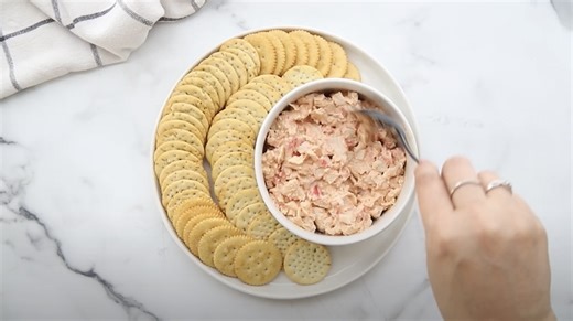 Creamy, tangy cold crab dip recipe (so quick and easy!) - East Idaho News