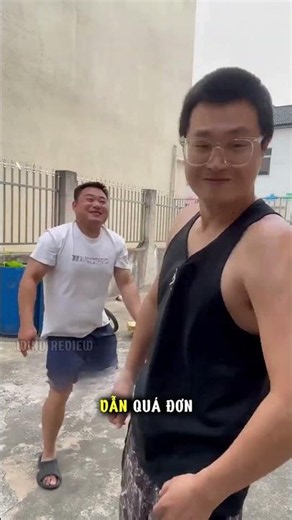 Chàng trai này tuyên bố rằng anh ta có thể đỡ được tất cả mọi thứ #shorts
