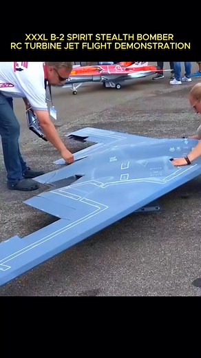 B2 spirit model in action #rcplane #b2spirit | Smoky FPV