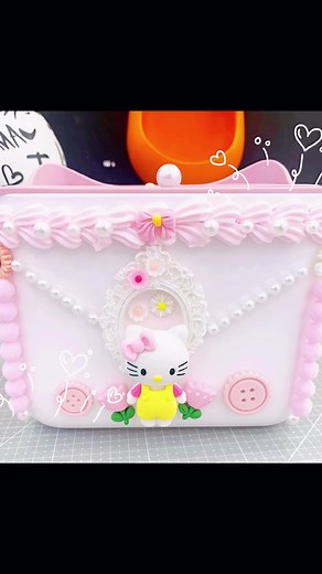 Hello Kitty Cake Assembly and Decoration Tutorial