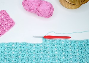 Easy crochet stitches - the Iris stitch - video and picture tutorial