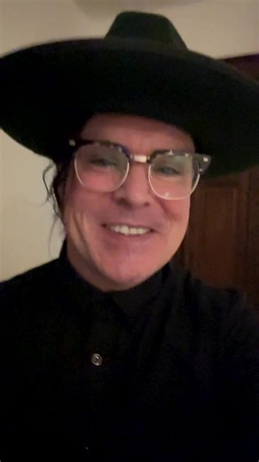 Welcome to my intimate place, the place where I write daily. Full video on my substack, under my ritual evening: alexhenryfoster.substack.com