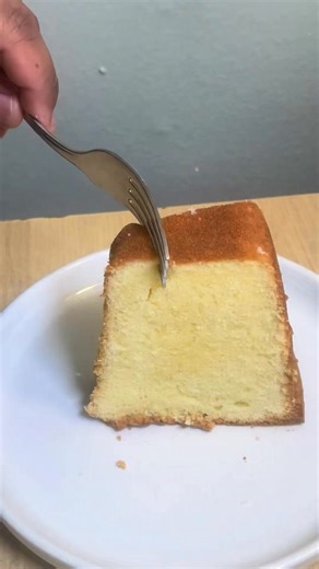 If you’ve been looking for that perfect, dense, buttery, "Mile High" poundcake slice this is it. Recipe in comments 👇There’s a reason this recipe uses 10 eggs and a full 90 minutes in the oven. We aren't just making a cake; we’re making a masterpiece. The crust? Golden. The center? Velvety smooth.The flavor? Pure Southern nostalgia. The Secret to the Height: It’s all about the aeration of those 10 eggs and the "low and slow" bake at 325°F. No shortcuts allowed when you’re chasing perfection. Pr