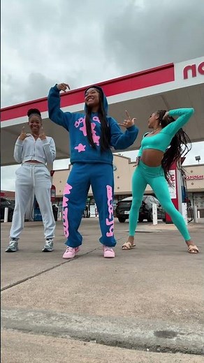 #theemyanicole