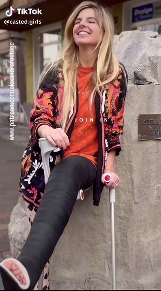 Black LLC w/ Toeplate #gips #yeso #legcast #brokenleg #brokenankle #crutches #crutching