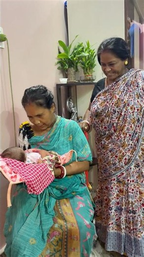 ঠাকুমার দিদার কোলে উঠল নাতনি রাত্রেবেলায়🩷