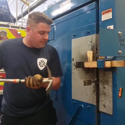 The McPeak wedge from Coastal Fire Training. The unique design of this wedge assist with single person forcible entry. Comment below what you think. More pictures below. | Leatherhead Mafia