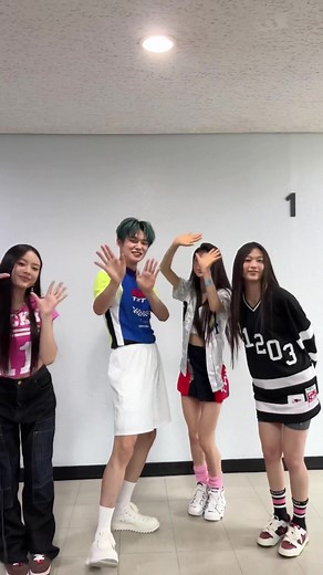 TXT Yeonjun Cookie Challenge with NewJeans