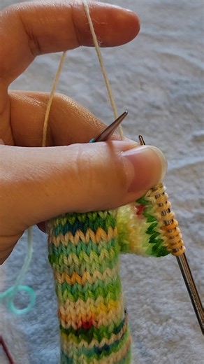 How to Alternate Between Knit and Purl Stitch | Knitting Tutorial