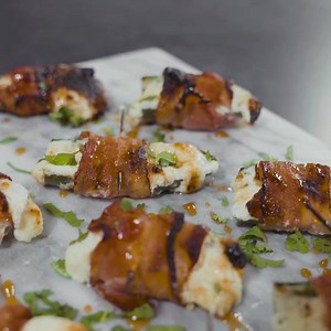 777K views · 20K reactions | Bring the heat to your game day snacks with these sweet and salty jalapeño poppers  | Ooni | Facebook