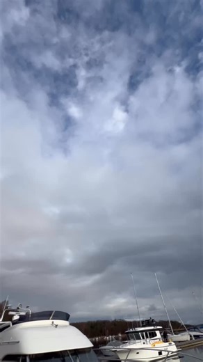 🌟NEW IN🌟 Nord West 420 Flybridge, an elegant and well, maintained quality yacht with timeless design, spacious flybridge, and a smart interior layout. Onboard you’ll find three comfortable cabins, a bright saloon, and reliable Volvo Penta engines ensuring safe and effortless cruising. This is a boat that perfectly combines comfort, style, and performance. ——————————— Year of construction: 2006 ——————————— Length: 13.5 m —————————— Beam: 3.9 m ——————————— Engine: 2x Volvo Penta D6-300 A-B, DPH 