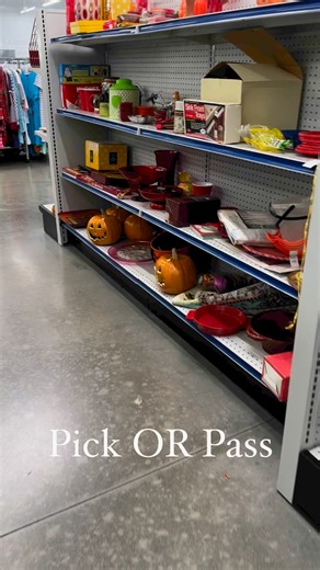 44K views · 455 reactions | Beautiful Indiana Glass platter. Would you pay this much? ❤️#indianaglass | Part-Time Pickers | Facebook