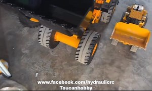 The 1/14 scale hydraulic L2350 loader looks huge next to any other 1/14 scale loader 🤩🤩🤩 #rcconstructionmodels #rcconstruction #loader #hydraulic #RC #construction #hydraulicrc | Toucanhobby RC Model