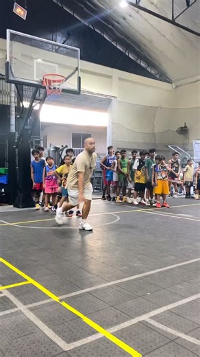 Jason Velez on Instagram: "Basic Closeout Stutter steps footwork drills #highlightseveryone #everyonehighlights #viralreels #fypviralシ #viralvideoシ #buildingcharacterchanginglives #reels #sports #everyone #highlights"