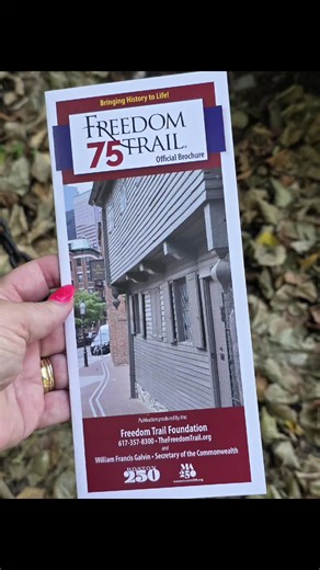 There’s no better way to experience the history of Boston than by walking the iconic Freedom Trail! 🇺🇸 We started at Boston Common and made our way through all 17 historic stops, ending at the Bunker Hill Monument. From historic churches and meeting houses to cemeteries, the Old North Church, the USS Constitution, and Bunker Hill, every stop tells a story that helped shape America. Whether it's your first visit or your tenth, the Freedom Trail is always an unforgettable adventure. Have you wal