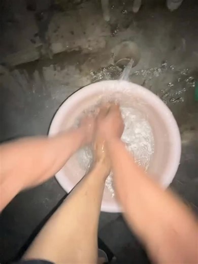 It's so cold today. Time to wash my feet, feed the dog, and go to bed. #original #reallife #tooreal #vloglife #daliyrountine