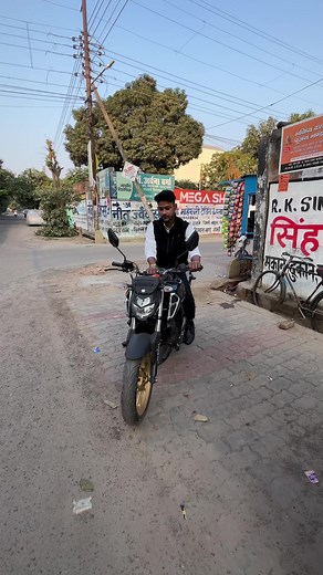 1.2M views · 10K reactions | Yamaha FZS 2022 Unique feature  #yamaha #FZS #reelsvideo #reels #motercycle #perfectcarzlko #yamahafzs | Perfect Carz - Car Reviews & Travel Vlogs | Facebook