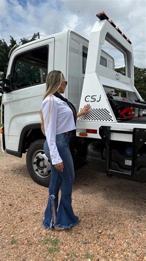 Linda ines hiiller on Instagram: "Novidades na área! 2026 já começou com inovação aqui na csj! Eu te convido a fazer um orçamento aqui na @csjplataformas além do custo e benefício comparado a outros fabricantes! Fechando ainda esse mês vc ganha uma rampa e mais brindes! Não perca a oportunidade de ser seu próprio patrão! Ou até mesmo comprar um equipamento q vai te trazer conforto e agilidade em seus serviços! Pagando um preço justo! Um dos melhores do mercado! Enviamos pra TD Brasil!🇧🇷 #ᴇxᴘʟᴏ