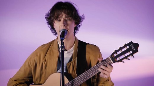 Check out David Kushner 's~ethereal~ performance of his latest single, 'Daylight' 🌤️ #mtvmusic | MTV UK
