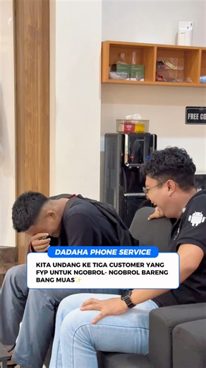 303K views · 8.6K reactions | Moment ke tiga customer TerFYP bertemu bang Muas #iphone #service #apple #reels | Dadahaphone Stori | Facebook