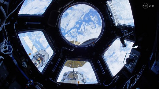 宇宙飛行士になった気分で「宇宙ステーション内部」を旅する18分