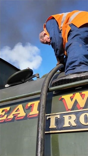 The Dangerous Job Of Taking On Water | Didcot Railway Centre