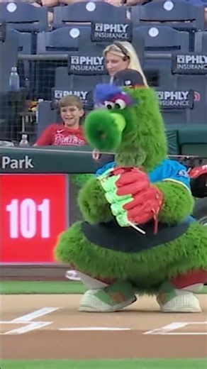 The Phanatic was FLABBERGASTED by this first pitch 🤣