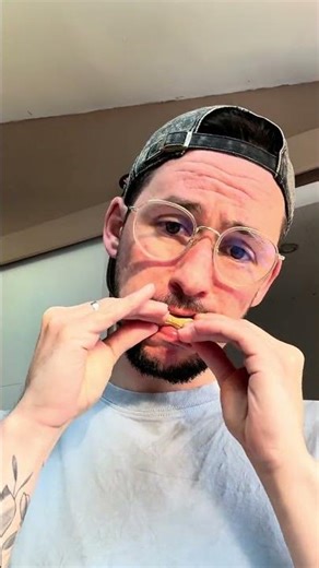 Degustation de trompe l’œil — ep. 1 : la cacahuète 🥜 #humour #shortvideo #sketch #food #degustation