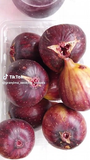 いちじくジャム好き？ 今回のばあちゃんの料理教室は「皮ごと作る！大人の無花果ジャム」の作り方を紹介します。 ◎大人のいちじくジャムの作り方◎ https://hakuraidou.com/blog/128974/ YouTube https://youtu.be/d1jSUXGpxj8 #いちじくジャム #ばあちゃんの料理教室 #tiktok教室 #tiktokグルメ