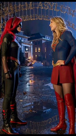 Batwoman Knows Supergirl's Secret 😳🔥#shorts