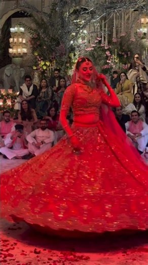 Bride Mehendi dance performance for groom - Most viral Pakistani wedding dance #wedding #dance
