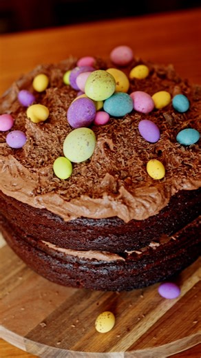 Enjoy every sweet bite! Decorate your delicious chocolate cake with our Lekker candy eggs. The combination of moist cake, creamy icing, and crunchy candy eggs is sure to be a hit at any gathering. Cake tin 20CM R49.99 STYLE: DIX43 Wooden round board (29X2CM) R149.99 STYLE: ECY90 Lekker speckled eggs (85g) R19.99 Lekker giant speckled eggs (125g) R18.99 Browse more kitchenware here: https://bit.ly/49uDHKz | PEP Home