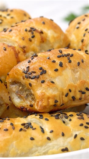 Pork and Apple Sausage Rolls! Recipe 👇👇👇👇 | JoCooks
