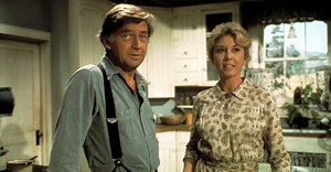 After Troubled Childhood, Ralph Waite Had To Learn About Fatherhood Through 'The Waltons'