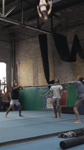 Cirque Barcode Circus on Instagram: "Half half training… 🤸‍♀️: @alexroyer 🙆‍♂️: @cigarboxjuggler , Tristan N."