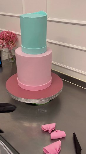 Stunning 2 Tier LOL Cake Design with Lollipops and Bows